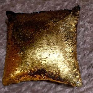 Throw Pillow. Gold Metallic and black Sequin.